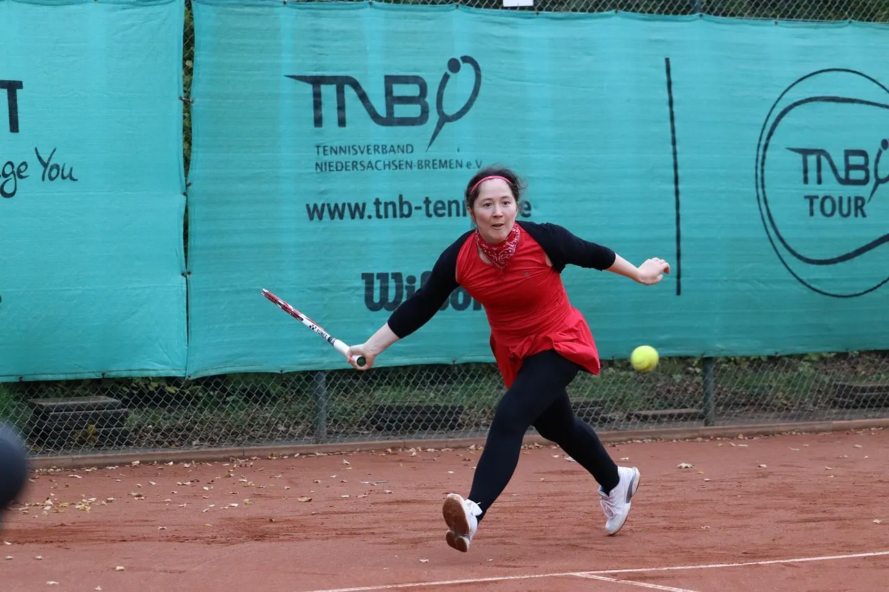 Tennisspiller på grusbane